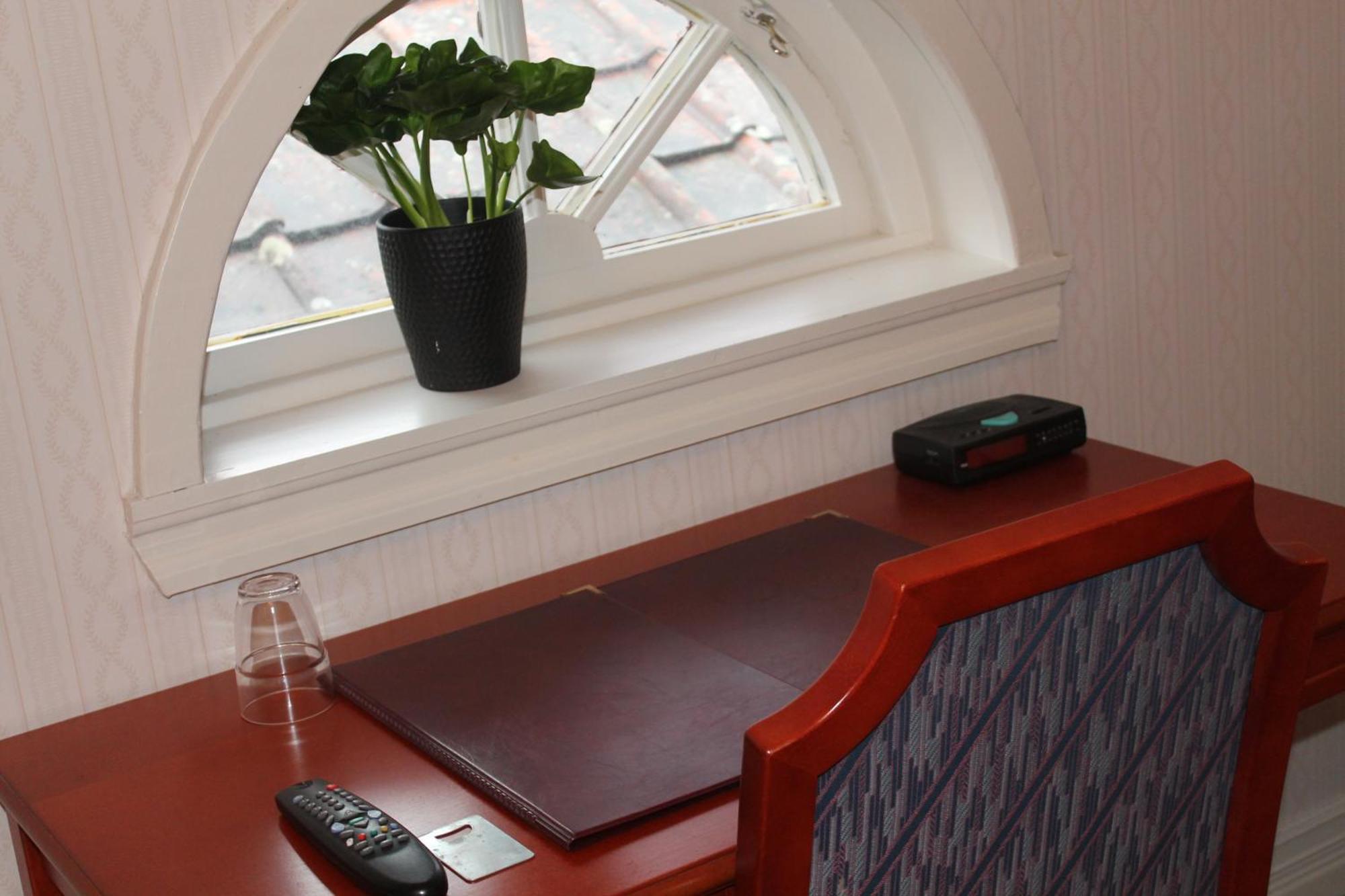 Hotell Mikaelsgarden Vargarda Room photo