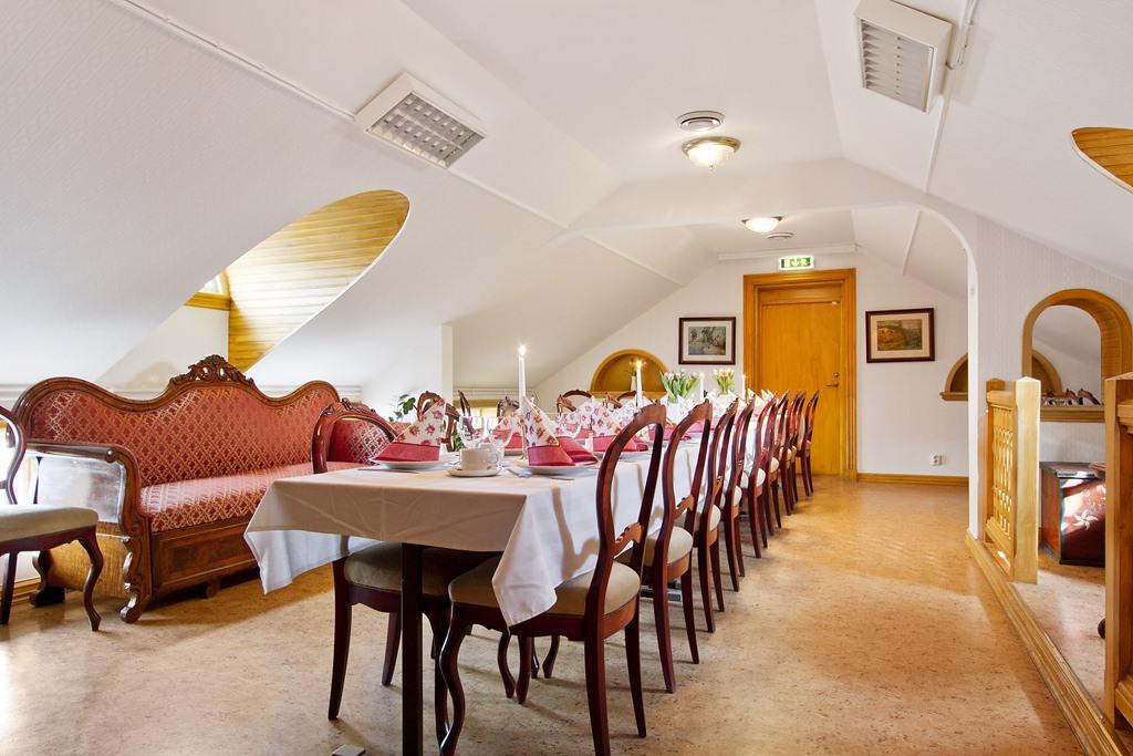 Hotell Mikaelsgarden Vargarda Exterior photo