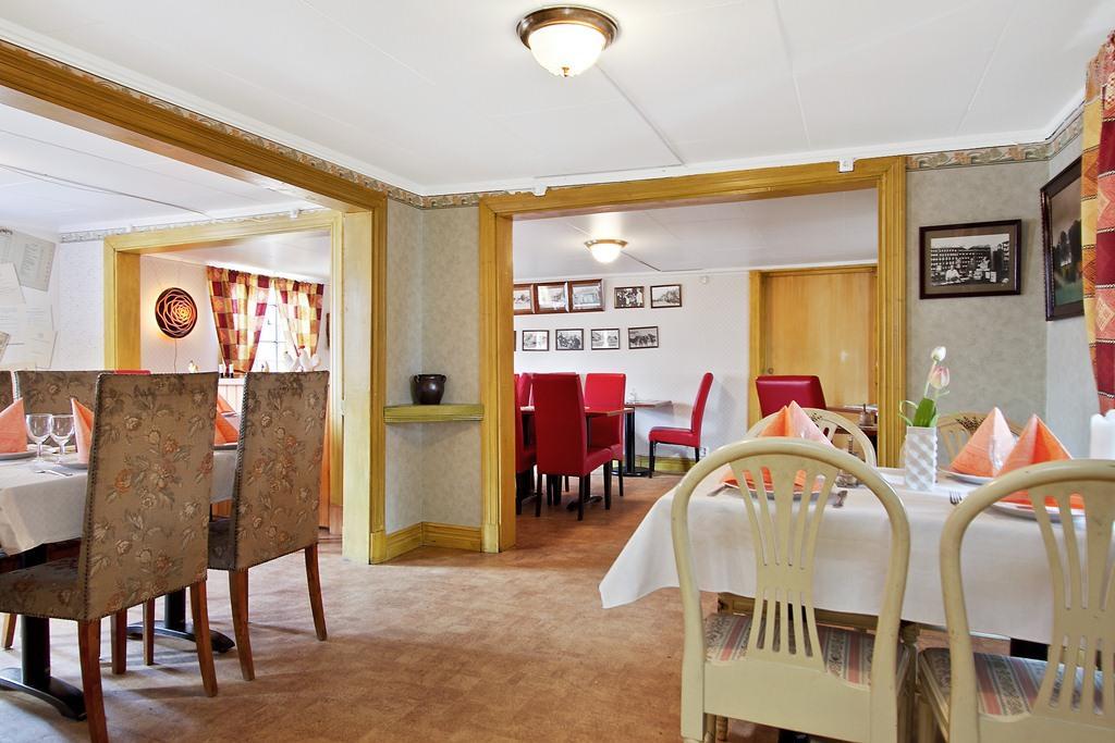 Hotell Mikaelsgarden Vargarda Exterior photo