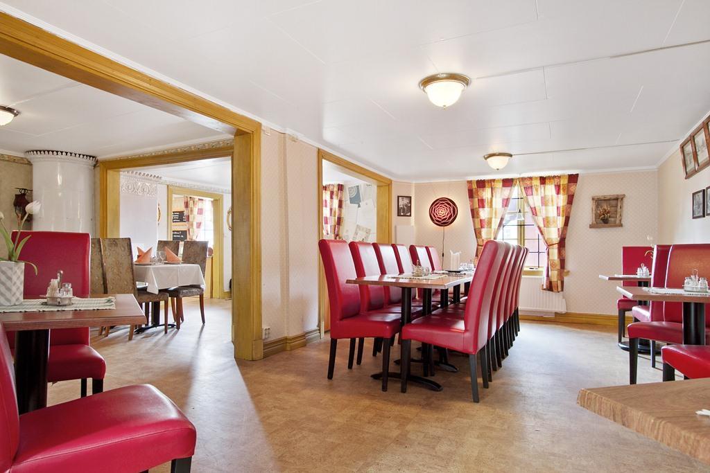 Hotell Mikaelsgarden Vargarda Exterior photo
