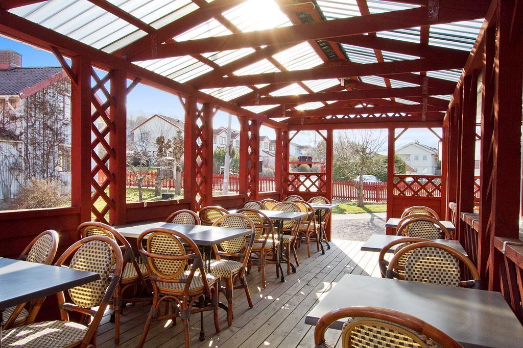 Hotell Mikaelsgarden Vargarda Exterior photo