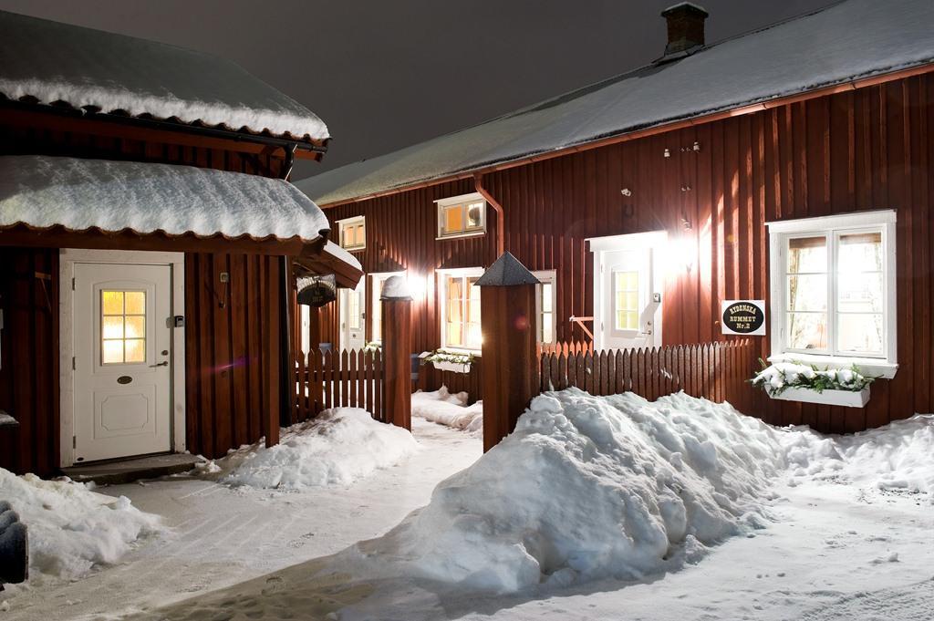Hotell Mikaelsgarden Vargarda Exterior photo