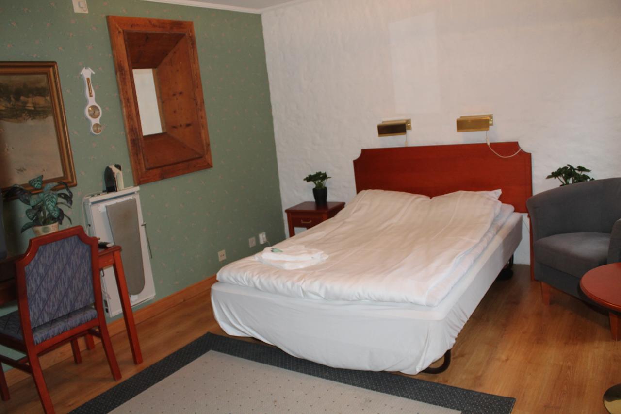 Hotell Mikaelsgarden Vargarda Room photo