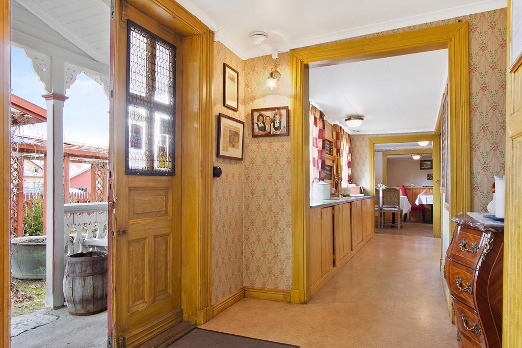 Hotell Mikaelsgarden Vargarda Exterior photo