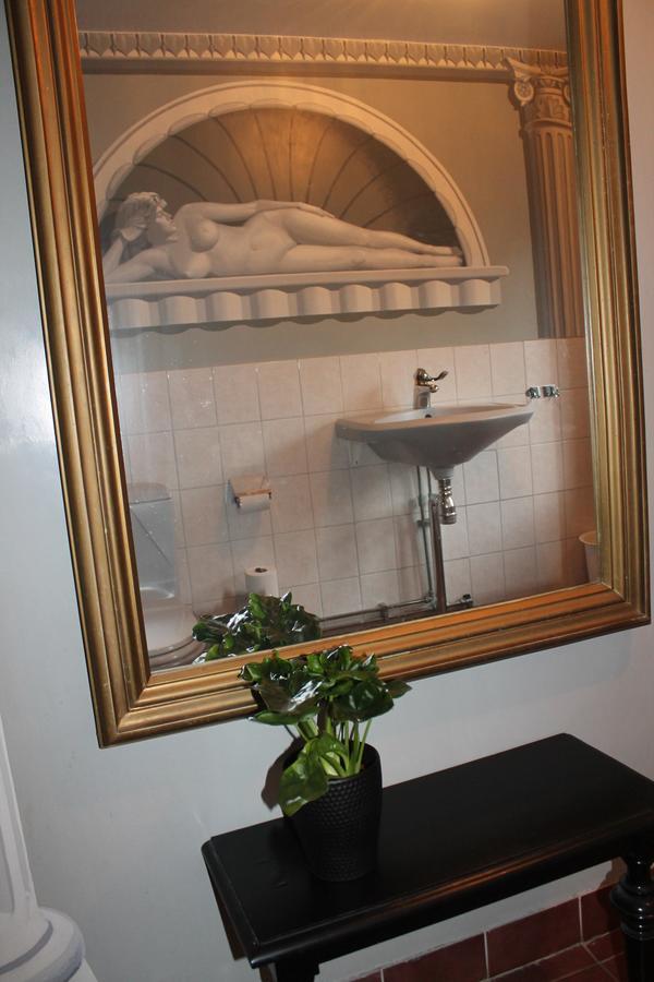 Hotell Mikaelsgarden Vargarda Exterior photo