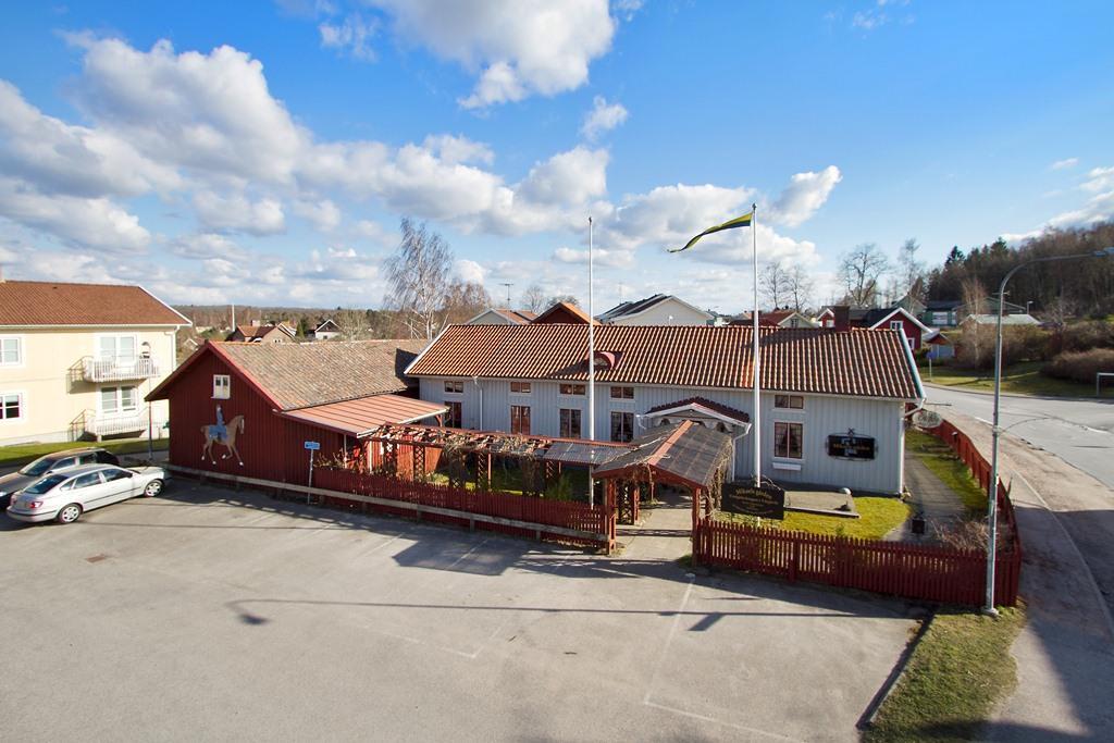 Hotell Mikaelsgarden Vargarda Exterior photo
