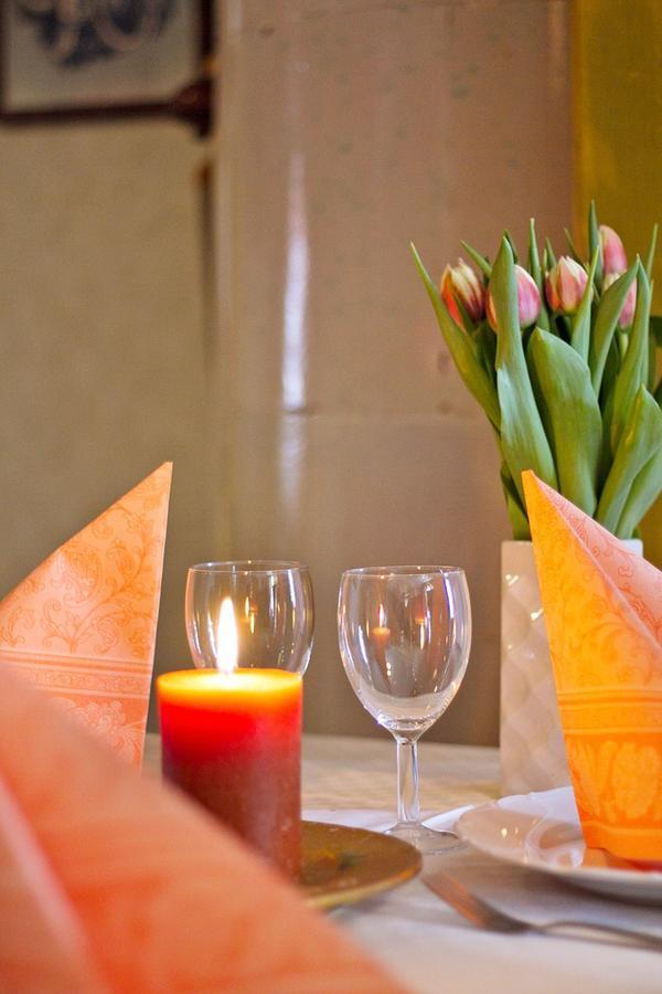 Hotell Mikaelsgarden Vargarda Exterior photo